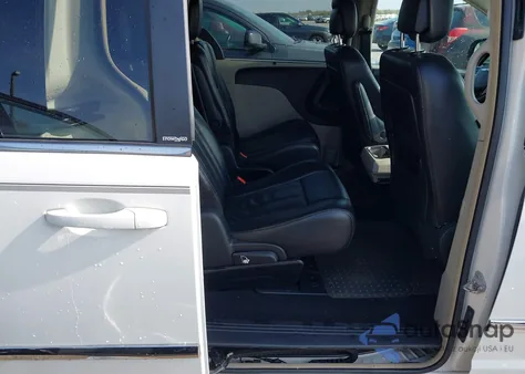 2011 Chrysler Town & Country Touring-L z USA, uszkodzony, nr VIN 2A4RR8DG4BR690051